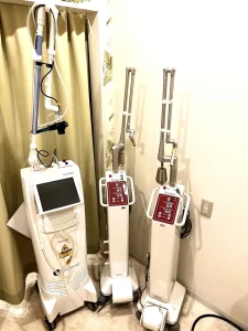 当院で保有する炭酸ガスレーザー3台。1台はスキャナ付き。